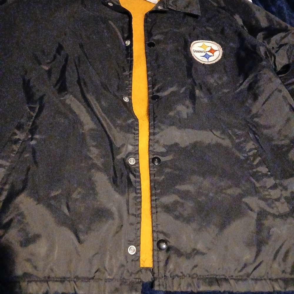 Pittsburgh STEELERS coat with yellow Faux Fur Lining, Snap closure. XL